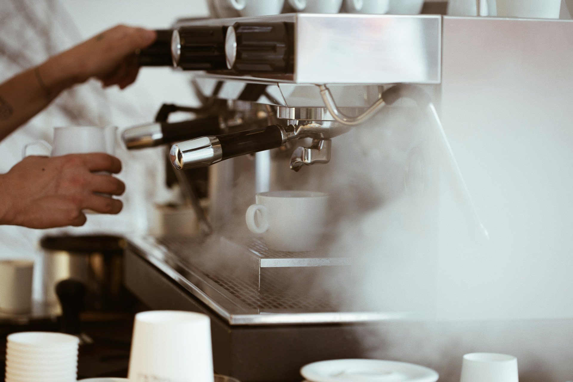 thao tác pha cà phê Espresso trên máy